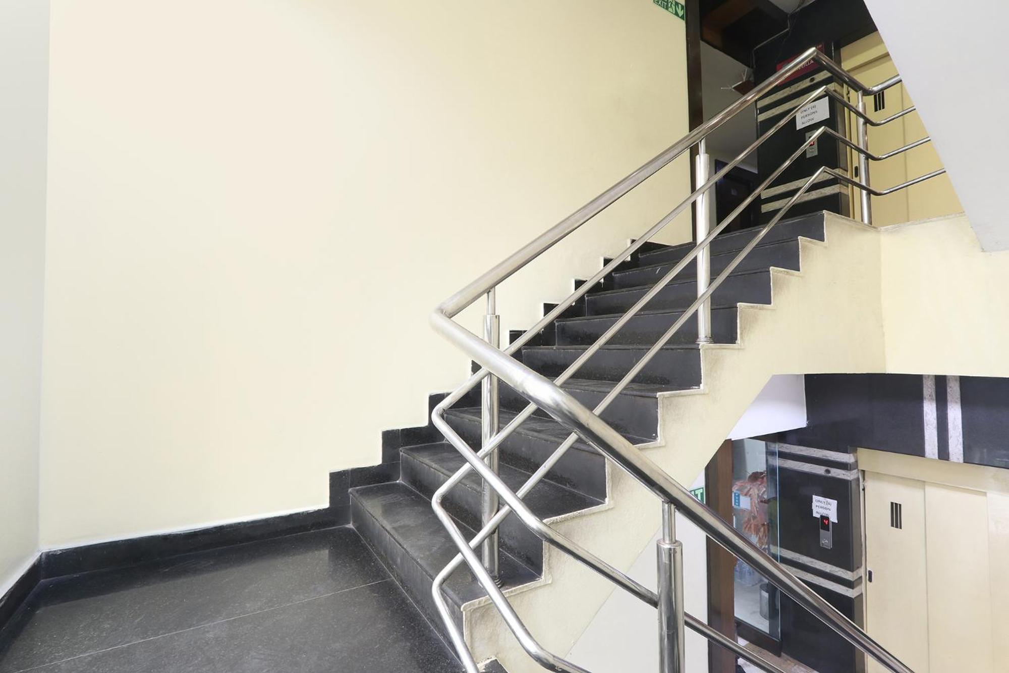Fabhotel Royal Residency II - Nr Lakdikapul Metro Station Hyderabad Exterior foto