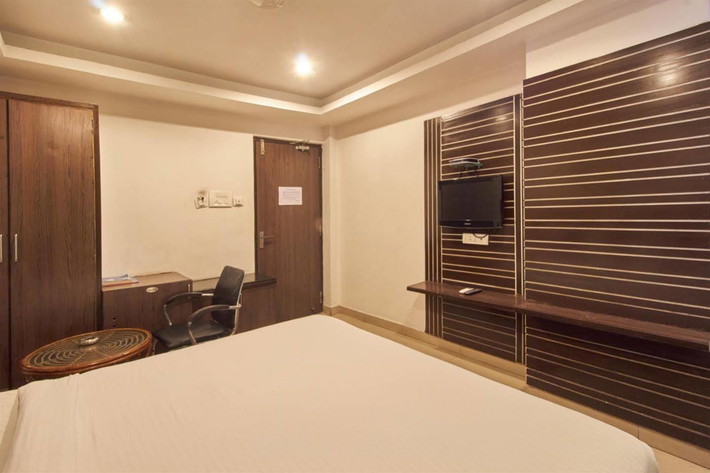Fabhotel Royal Residency II - Nr Lakdikapul Metro Station Hyderabad Exterior foto