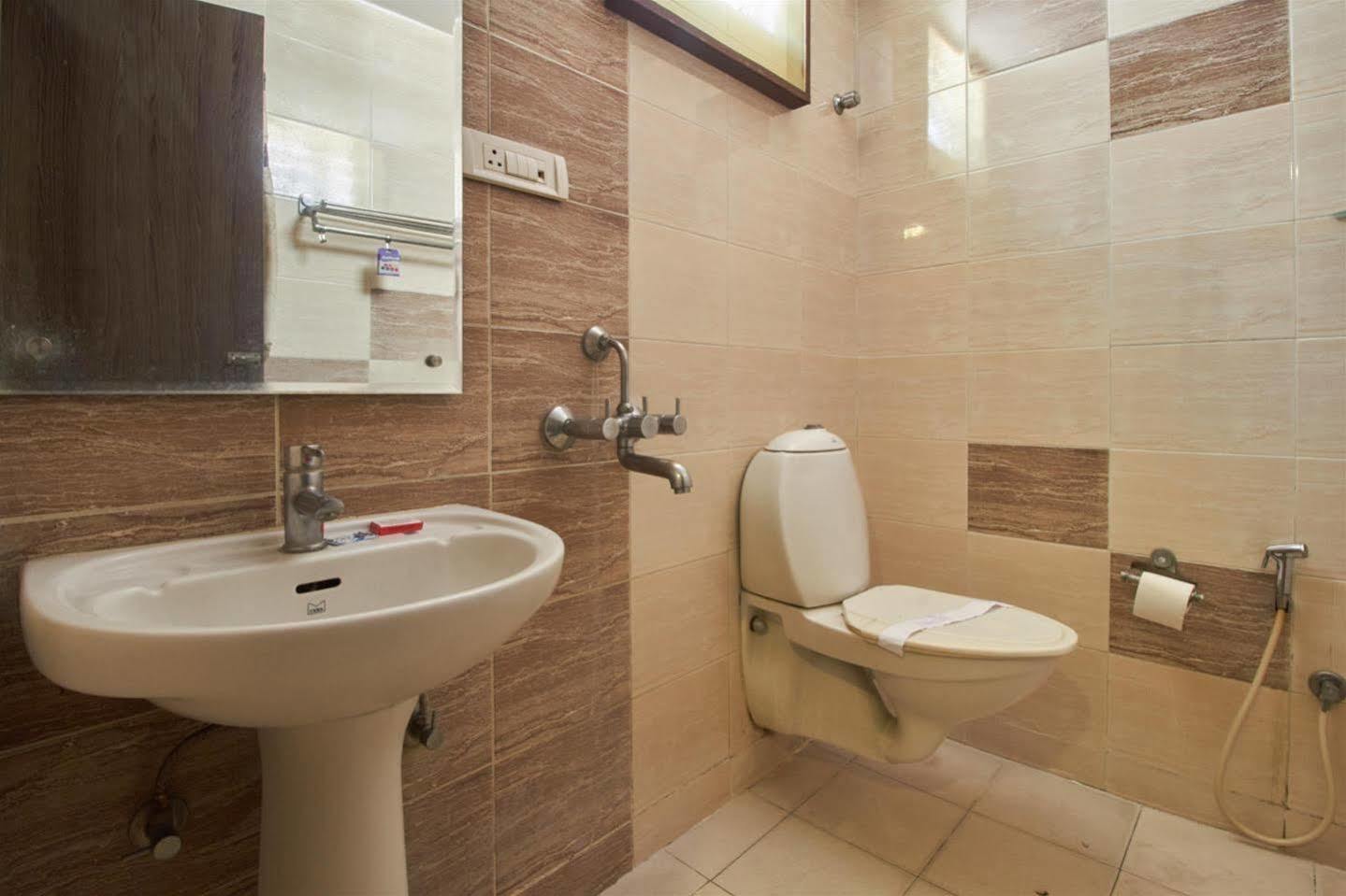 Fabhotel Royal Residency II - Nr Lakdikapul Metro Station Hyderabad Exterior foto