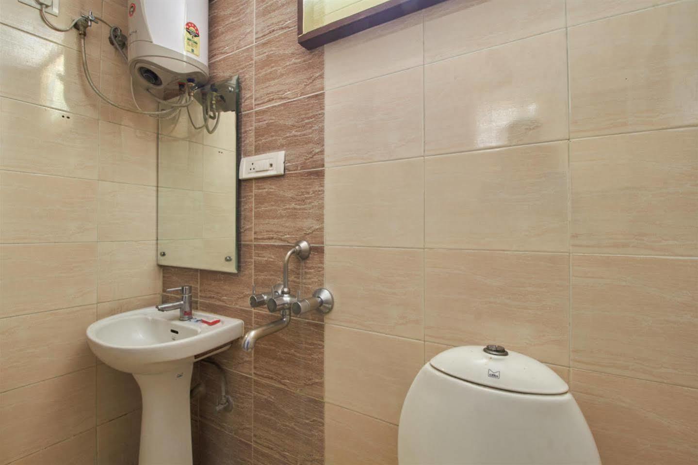 Fabhotel Royal Residency II - Nr Lakdikapul Metro Station Hyderabad Exterior foto