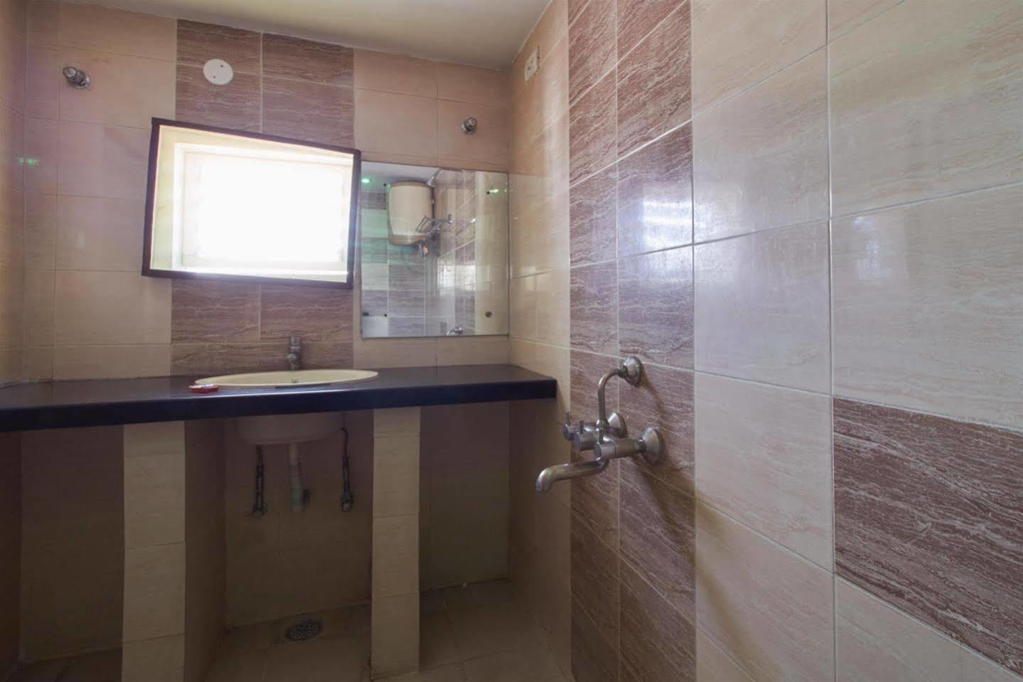 Fabhotel Royal Residency II - Nr Lakdikapul Metro Station Hyderabad Exterior foto